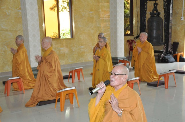 Thời kinh cầu nguyện âm siêu dương thới lúc 8 giờ sáng hàng ngày