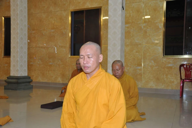 Chư Tăng an trú trong thời thiền