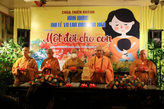 Quý chư tôn đức thắp nến tưởng niệm