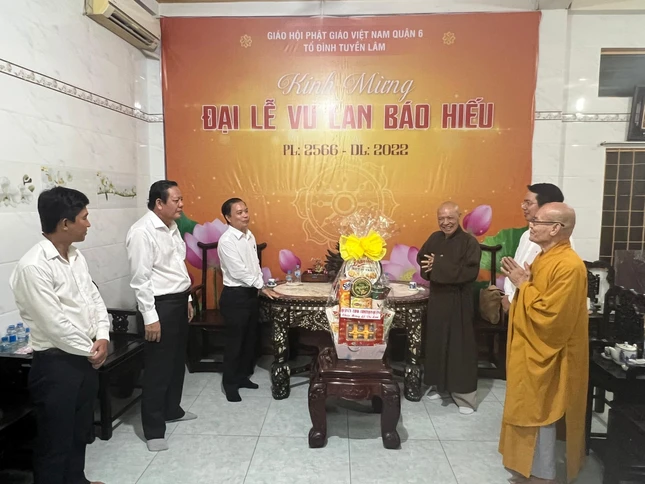 Buổi gặp mặt diễn ra trong hoan hỷ Buổi gặp mặt diễn ra trong hoan hỷ