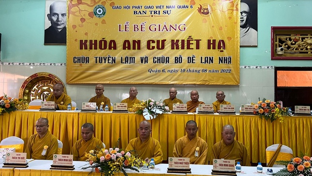 Chư tôn đức tham dự buổi lễ