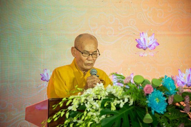 Thượng tọa Thích Thiện Nghĩa đọc điếu văn tưởng niệm