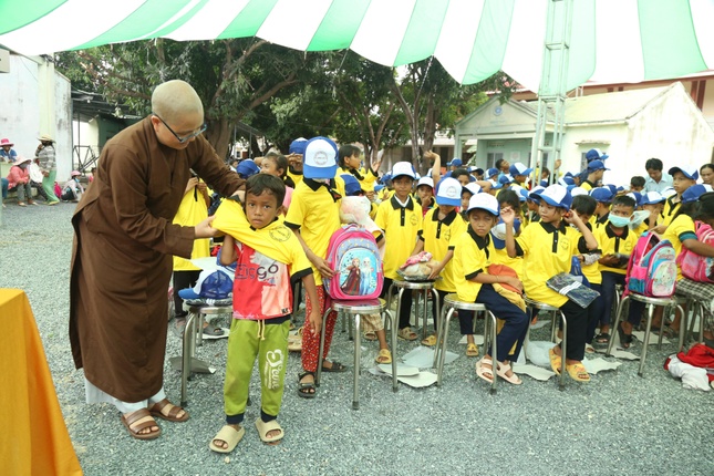 Áo mới cho em Áo mới cho em