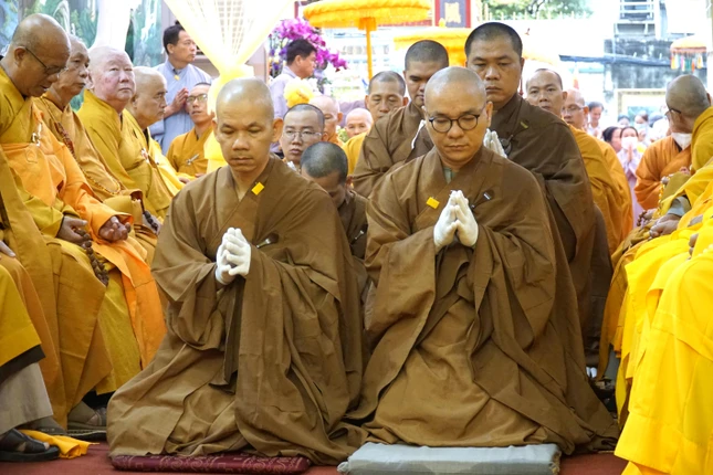 Môn đồ, pháp tử bái biệt cố Hòa thượng