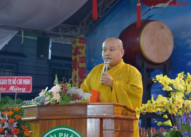 Thượng tọa Thích Trung Nguyện công bố quyết định Ban Trị sự GHPGVN TP