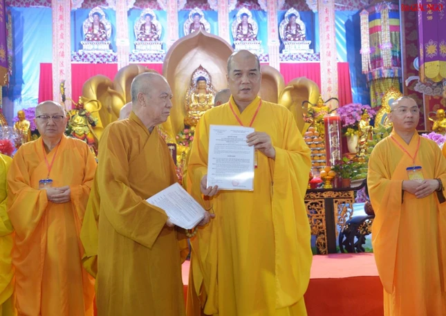 Thượng tọa Thích Truyền Cường nhận quyết định Phó Thường trực Ban Đại diện Phật giáo người Hoa nhiệm kỳ 2022-2027