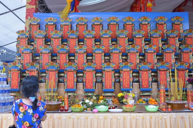 Người dân cầu nguyện tại buổi lễ