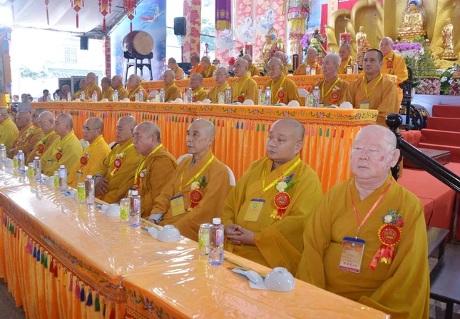 Chư tôn đức chứng minh