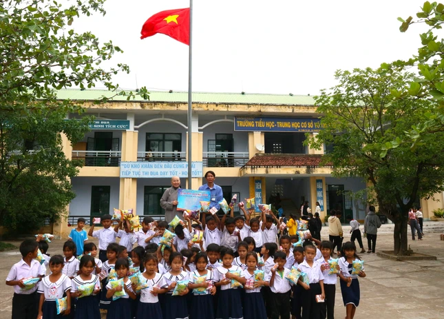 Tại điểm trường làng xã Phước Hòa, huyện Bác Ái