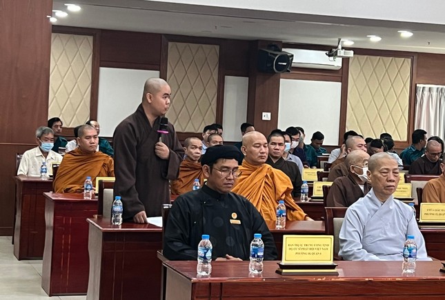 Đại đức Thích Minh Thuận phát biểu ý kiến Đại đức Thích Minh Thuận phát biểu ý kiến