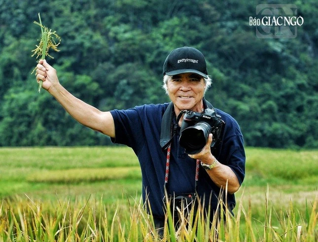 Nhiếp ảnh gia Nick Út thường xuyên về Việt Nam chụp ảnh, quảng bá hình ảnh đất nước, con người Việt Nam với bạn bè quốc tế. Ảnh: Trần Thế Phong