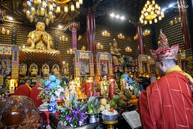 Thượng tọa Thích Truyền Cường, trụ trì chùa Vạn Phật khai kinh