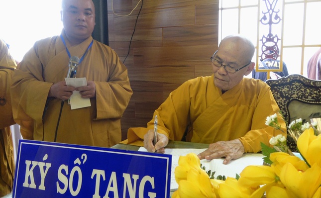 Hòa thượng Thích Thiện Nghĩa ký sổ tang