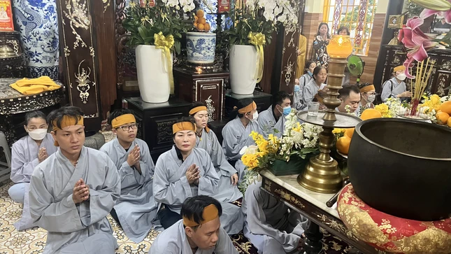 Phật tử bái biệt Thầy