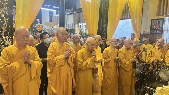 Chư tôn đức niêm hương cầu nguyện Giác linh Thượng tọa Thích An Thông Chư tôn đức niêm hương cầu nguyện Giác linh Thượng tọa Thích An Thông