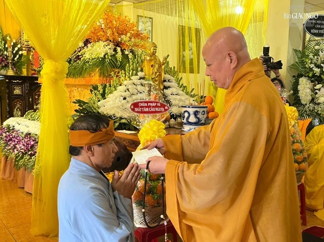 Hòa thượng Thích Lệ Trang phân ưu cùng gia quyến