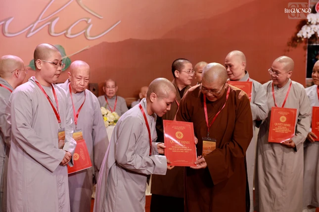 Tiểu ban Hướng dẫn Phật tử Ni giới T.Ư gồm có 38 thành viên