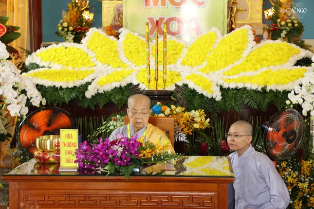 Ni trưởng Thích nữ Tắc Tuyết làm Hòa thượng Ni Đường đầu đàn Sa-di-ni