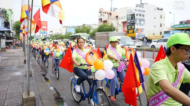 200 bạn trẻ tham gia đạp xe hoa diễu hành chào mừng Khánh đản