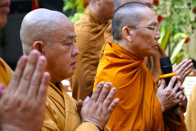 Thực hiện nghi lễ mừng Khánh đản theo nghi thức Nam tông