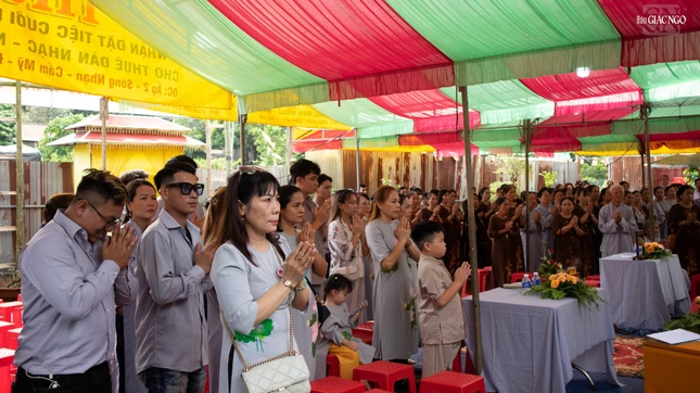 Lần đầu tiên Đại lễ Phật đản được tổ chức tại đạo tràng Từ Nguyên có đông Phật tử tham dự Lần đầu tiên Đại lễ Phật đản được tổ chức tại đạo tràng Từ Nguyên có đông Phật tử tham dự