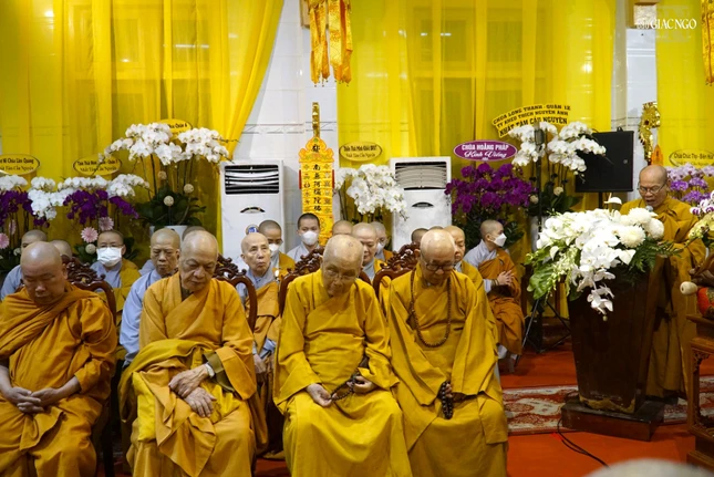 Hòa thượng Thích Thiện Nghĩa tuyên đọc tiểu sử Hòa thượng Thích Minh Nhân