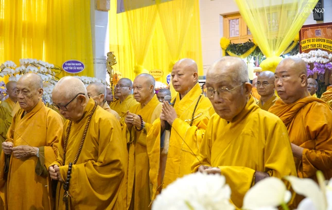 Hòa thượng Thích Lệ Trang, Trưởng ban Nghi lễ T.Ư, Trưởng ban Trị sự GHPGVN TP.HCM cung tuyên pháp ngữ