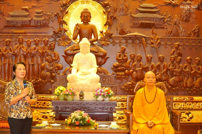 Bà Trần Kim Yến phát biểu