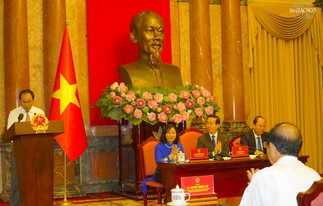 Tiến sỹ Phú Văn Hẳn phát biểu