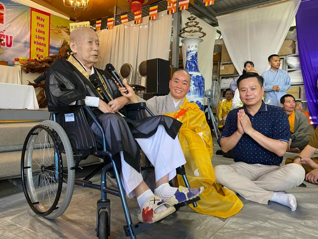 Hòa thượng Yoshimizu Daichi chứng minh buổi lễ