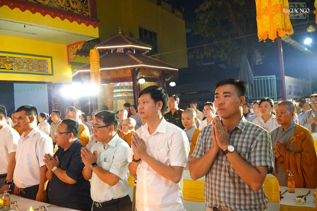 Nhiếp tâm hướng về đồng bào của mình Nhiếp tâm hướng về đồng bào của mình