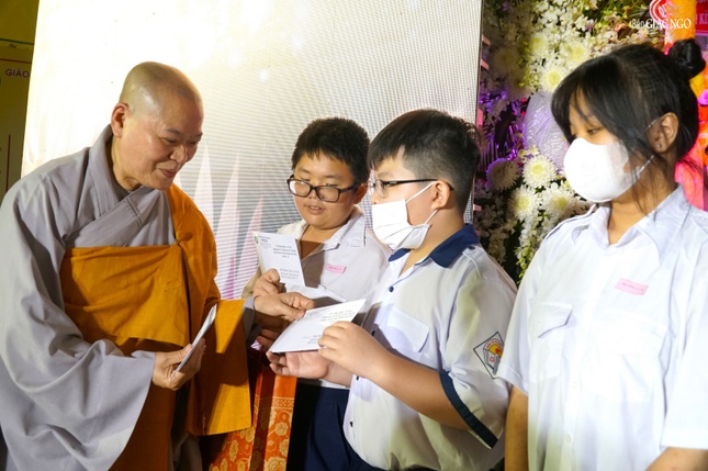 Nâng bước em đến trường Nâng bước em đến trường