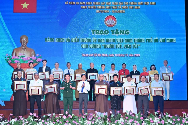 Nhiều cá nhân, chức sắc tôn giáo được ghi nhận tại Ngày hội Nhiều cá nhân, chức sắc tôn giáo được ghi nhận tại Ngày hội