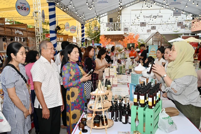 Sôi nổi Ngày hội Đại đoàn kết toàn dân tộc TP.HCM năm 2023 Sôi nổi Ngày hội Đại đoàn kết toàn dân tộc TP.HCM năm 2023