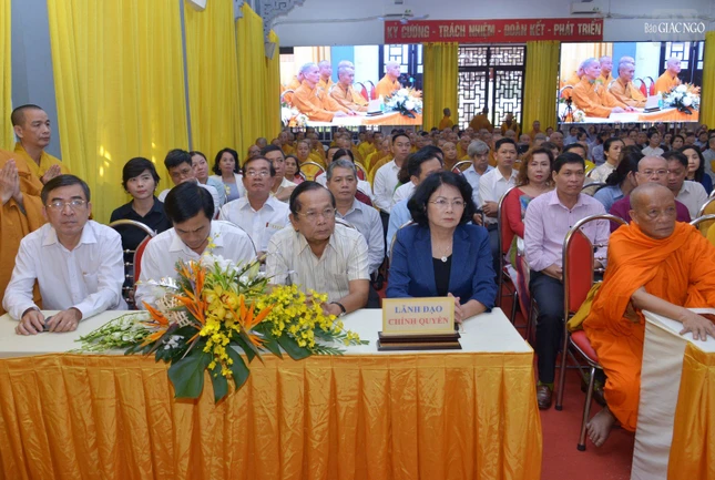 Nhiều quan khách và Phật tử tham dự buổi lễ tưởng niệm