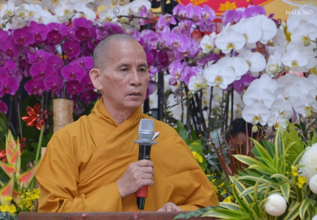 Hòa thượng Thích Thiện Thống cung tuyên tiểu sử Trưởng lão Hòa thượng Thích Hiển Pháp