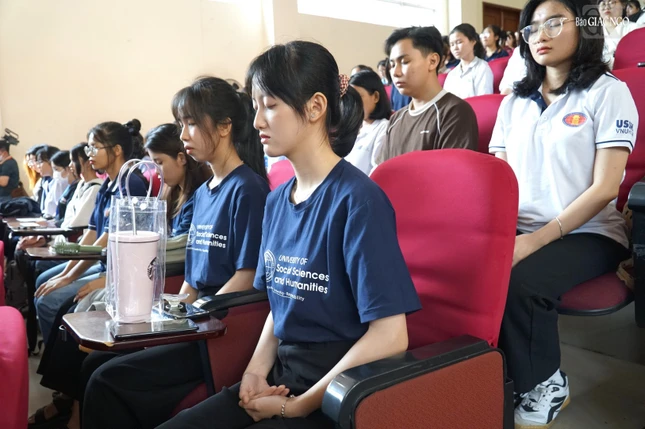 Những giây phút chánh niệm Những giây phút chánh niệm