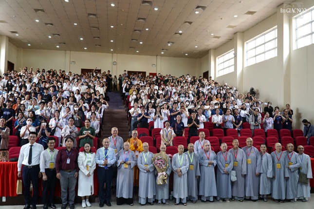 Không gian hội trường giao lưu, chia sẻ chuyên đề: "Thiền - liệu pháp giảm stress"