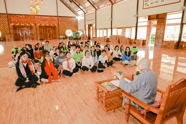 Lắng nghe và thấu hiểu