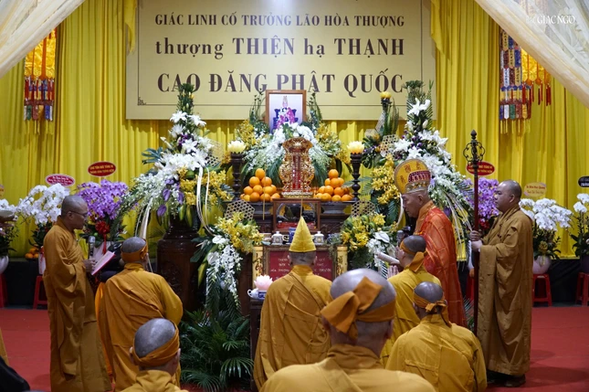 Giác linh đường nơi tôn trí kim quan Trưởng lão Hòa thượng Thích Thiện Thạnh