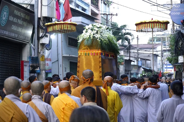 Cung tống kim quan Trưởng lão Hòa thượng nhập bảo tháp tại H.Đức Hòa, tỉnh Long An
