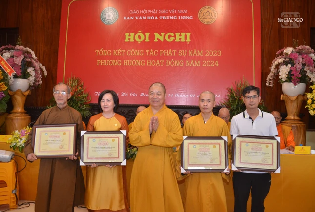 4 tập thể của Ban Văn hóa T.Ư đón nhận Bằng tuyên dương công đức