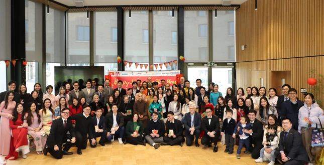 Tết Oxford là nơi để các bạn sinh viên được giao lưu, gặp gỡ với cộng đồng người Việt cũng như các bạn bè quốc tế. Phan Ngọc Linh: “Có những người em gặp lần đầu nhưng cảm giác đã thân thiết sau khi chuẩn bị sự kiện cùng nhau. Em nghĩ điều đó thể hiện trọn vẹn ý nghĩa của Tết là để gắn kết và sum vầy”