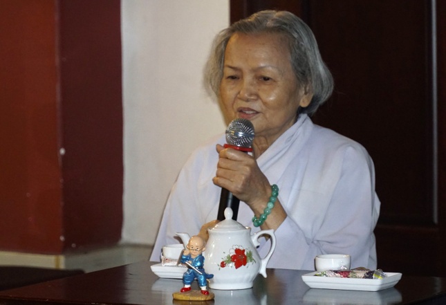 Cùng tề tựu bên nhau, chúc cho nhau những điều tốt lành Cùng tề tựu bên nhau, chúc cho nhau những điều tốt lành