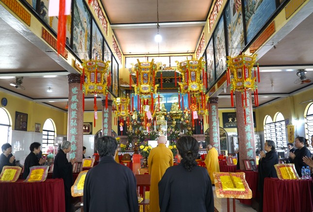 Tăng chúng và Phật tử chùa Liên Hoa trang nghiêm thực hiện các thời khóa tu học trong tháng Giêng năm Giáp Thìn 2024