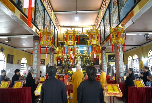 Tăng chúng và Phật tử chùa Liên Hoa trang nghiêm thực hiện các thời khóa tu học trong tháng Giêng năm Giáp Thìn 2024