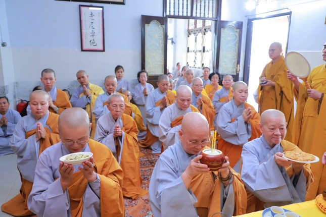 Cung tiến Giác linh