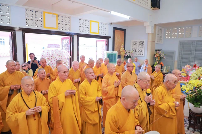 Chư tôn đức niêm hương tưởng niệm Chư tôn đức niêm hương tưởng niệm