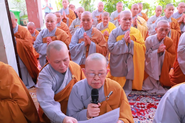 Ni trưởng Thích nữ Như Thủy cung tuyên tiểu sử, dâng lời tưởng niệm