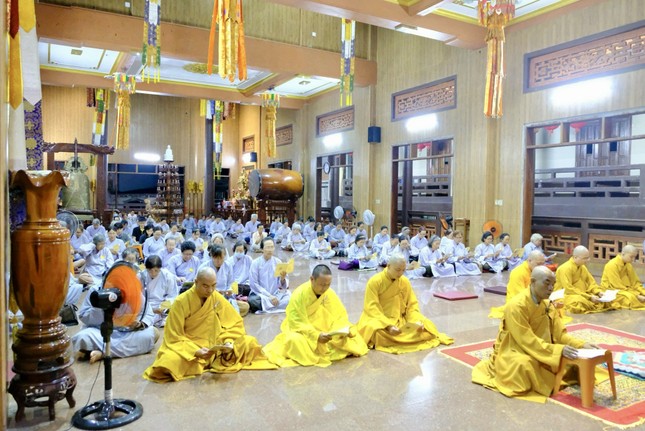 Môn đồ đệ tử chùa Khánh Vân và Phật tử trong khóa lễ cầu nguyện Môn đồ đệ tử chùa Khánh Vân và Phật tử trong khóa lễ cầu nguyện